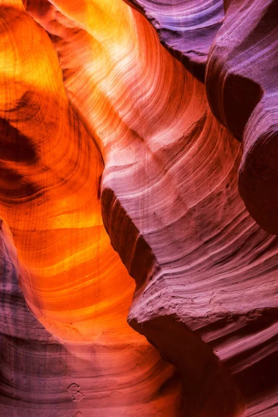 Antilop Kanyonu, Arizona'da güzel soyut kırmızı kumtaşı oluşumları