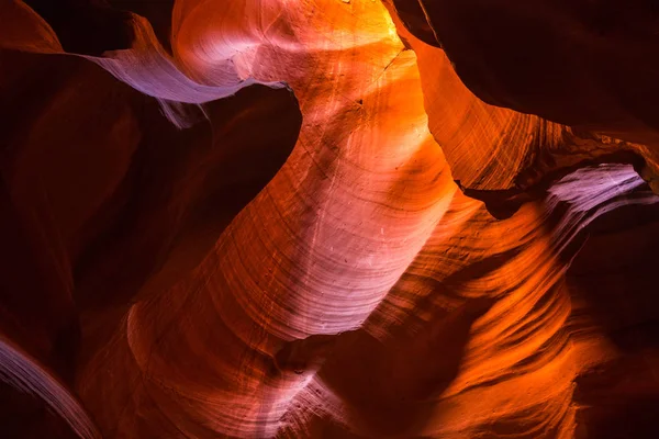 Antilop Kanyonu, Arizona'da güzel soyut kırmızı kumtaşı oluşumları