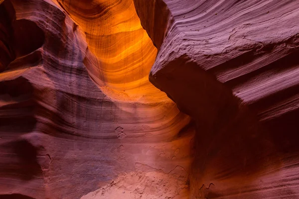 Antilop Kanyonu, Arizona'da güzel soyut kırmızı kumtaşı oluşumları
