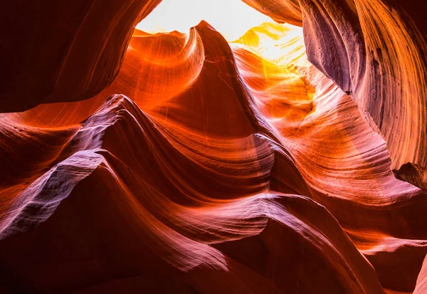 Antilop Kanyonu, Arizona'da güzel soyut kırmızı kumtaşı oluşumları