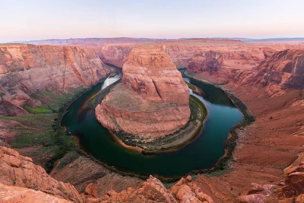 Horseshoe Bend, Arizona, gün batımında manzara, açık bir sonbahar gününde