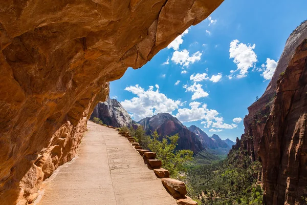 Hermoso paisaje en el Parque Nacional Zion, Utah Imágenes De Stock Sin Royalties Gratis