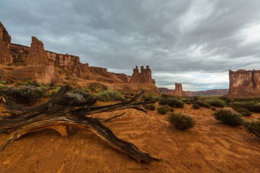 Damatic cennet ve fırtına Arches Ulusal Parkı, Utah