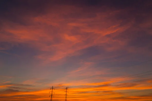 Hochspannungsfreileitungen Profiliert Bunten Sonnenuntergang — Stockfoto
