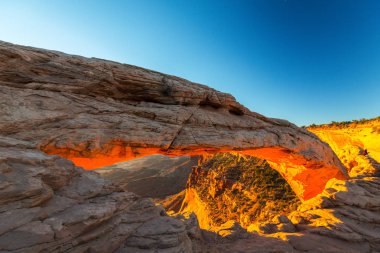Mesa Arch, Utah, sahne güzel gündoğumu ışık ile