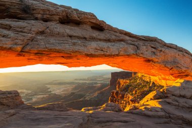 Mesa Arch, Utah, sahne güzel gündoğumu ışık ile