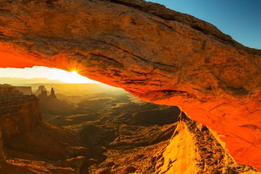 Mesa Arch, Utah, sahne güzel gündoğumu ışık ile