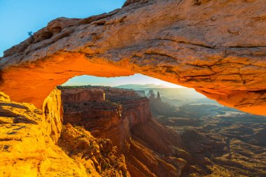 Mesa Arch, Utah, sahne güzel gündoğumu ışık ile