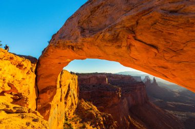 Mesa Arch, Utah, sahne güzel gündoğumu ışık ile