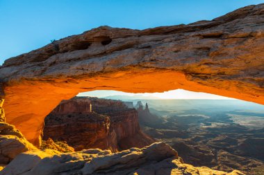 Mesa Arch, Utah, sahne güzel gündoğumu ışık ile