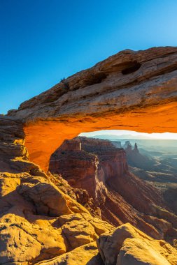 Mesa Arch, Utah, sahne güzel gündoğumu ışık ile
