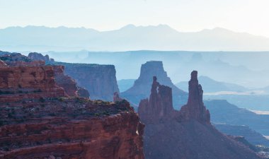 Mesa Arch, Utah, sahne güzel gündoğumu ışık ile