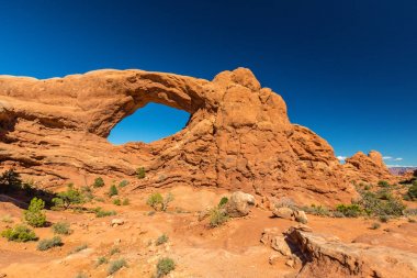 Arches Ulusal Parkı, Utah, parlak güneşli bir günde güzel sonbahar sahne