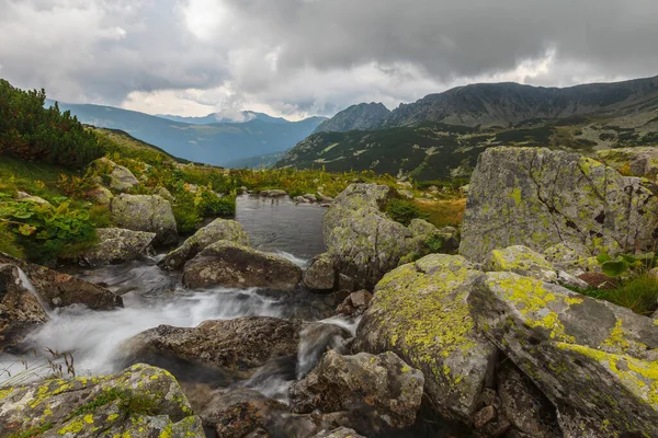 Summer Scenery Transylvanian Alps Granite Rocks Glacier Lake Storm Clouds — Stock Photo, Image