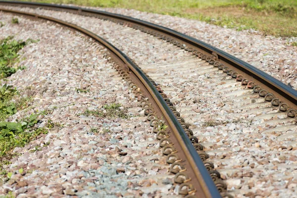 铁路铁路跨越轨道的石材背景线 图库图片