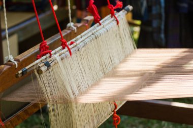 Ev dokuma tezgahı - dokuma tezgâhı ev yapımı ipek ya da Tekstil üretim Tayland için ayrıntı 