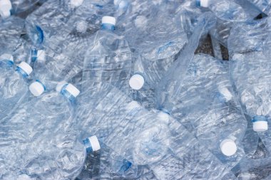 plastik şişeler, plastik şişe boş geri dönüşüm kavramı kullanılan 