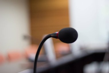 mikrofon sunu ve eğitim semineri için konferans odasında kapatın