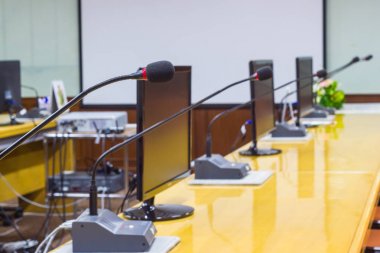 mikrofon sunu ve eğitim semineri için konferans odasında kapatın