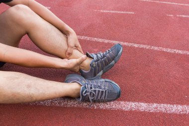 Spor adam Runner ise eğitim stadyumda yaralı ayak bileği