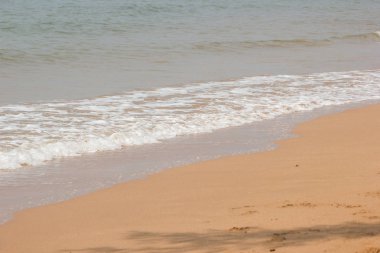 Tayland, kopya alanı kum kopya alanı üzerinde deniz kıyısı mavi okyanusta dalga yumuşak