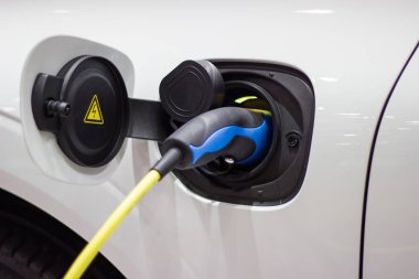 Nonthaburi Tayland: - 6 Nisan 2017: Araba, ulaşım, Tayland Motor Expo 2017 geleceği için pil şarj yeni otomotiv yenilikler.