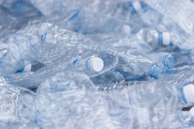 plastik şişeler, plastik şişe boş geri dönüşüm kavramı kullanılan 