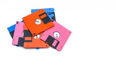Disket, disket olarak da bilinir, ya da sadece disk veri depolama ve 1970'lerin ortalarında exchange 2000'lerin ortalarında içine her yerde bulunan bir form oldu. Beyaz arka plan üzerinde kopya alanı izole.