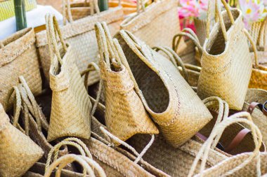 Ürün dokuma bir hasır sepet tarafından el yapımı, ürün aile sektöründe çalışmak. Satılık Tayland bir pazarda  