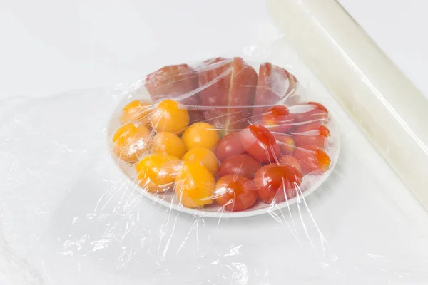 Gyümölcsök Van Csomagolva Műanyag Film Megőrzése Fenntartása Frissesség Gyümölcs — Stock Fotó