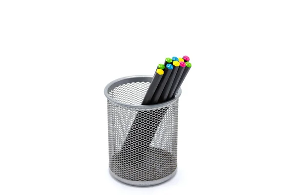 Verschiedene Buntstifte Einer Tasse Isoliert Auf Weißem Hintergrund — Stockfoto