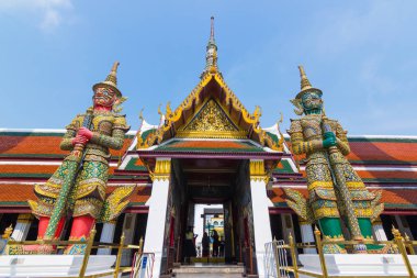 Sanat heykel - dev heykeller, dev maymun ve pagoda ayı yardımcı. Yabancılar çekim geldi başka bir görünümdür. Dev maymun. taklit tarafından-seyahat Cumhuriyeti Tayland