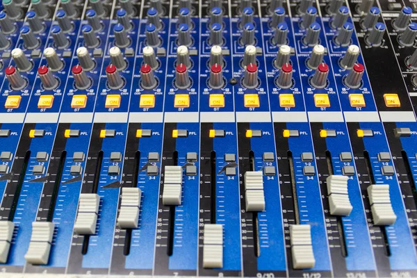 Close Mixing Console Grande Sistema Hifi Equipamento Áudio Painel Controle — Fotografia de Stock