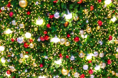 Noel ağacı ve Noel süslemeleri 