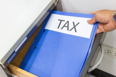 İnsan Eli Vergi Dosyalarını Dosya dolabında Tut