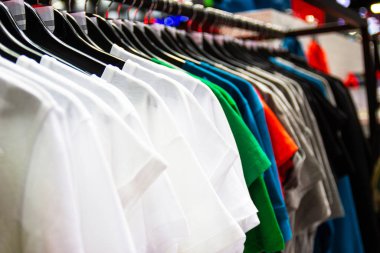 t-shirt erkek askıları moda mağaza stil Tayland için  