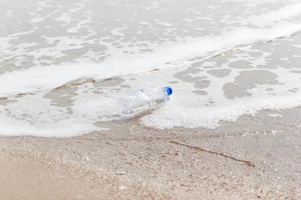 Müll Und Plastikflaschen Und Schmutzige Abfälle Strand Konzeptkampagne Gegen Die — Stockfoto