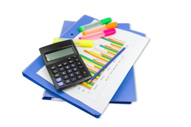 Kalem, hesap makinesi, Mavi dosya, grafik kağıdı, beyaz arkaplandaki renkli parlak kalem, kavram ofis ekipmanı
