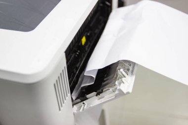 Kağıt A4 Yazıcıda Ofiste, konsept onarım yazıcısı