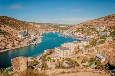 Güneşli bir günde Balaklava Körfezi Panoraması. Sivastopol.