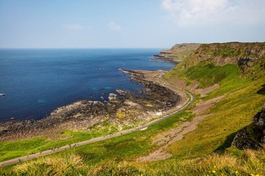 Dev 's Causeway County Antrim Kuzey İrlanda içinde gelen turist binlerce