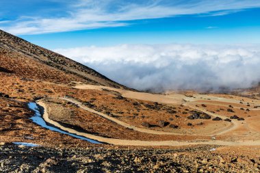 Teide Milli Parkı, Tenerife, Kanarya Adaları - Montana Blanca volkanik tırmanış Trail renkli toprak. 3718 m Teide tepeye kadar İspanya'nin bu doğa yürüyüşü yol uzun ve zorludur