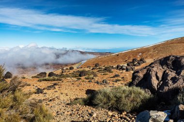 Teide Milli Parkı, Tenerife, Kanarya Adaları - Montana Blanca volkanik tırmanış Trail renkli toprak. 3718 m Teide tepeye kadar İspanya'nin bu doğa yürüyüşü yol uzun ve zorludur
