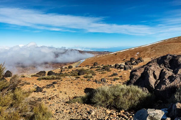 Teide Milli Parkı, Tenerife, Kanarya Adaları - Montana Blanca volkanik tırmanış Trail renkli toprak. 3718 m Teide tepeye kadar İspanya'nin bu doğa yürüyüşü yol uzun ve zorludur