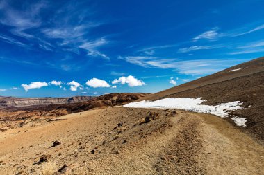 Teide Milli Parkı, Tenerife, Kanarya Adaları - çakıl patika Montana Blanca volkanik tırmanış Trail. 3718 m Teide tepeye kadar İspanya'nin bu doğa yürüyüşü yol uzun ve zorludur.