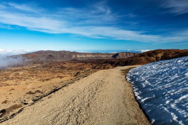 Teide Milli Parkı, Tenerife, Kanarya Adaları - çakıl patika Montana Blanca volkanik tırmanış Trail. 3718 m Teide tepeye kadar İspanya'nin bu doğa yürüyüşü yol uzun ve zorludur.