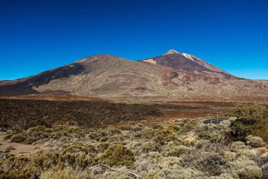 Teide Milli Parkı, Tenerife, Kanarya Adaları - bir ısmarlayarak renkli Teide yanardağı veya İspanyolca 'Pico del Teide'. İspanya en yüksek tepe 3718 m yükselmesine ile.