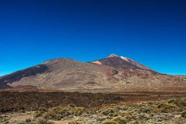 Teide Milli Parkı, Tenerife, Kanarya Adaları - bir ısmarlayarak renkli Teide yanardağı veya İspanyolca 'Pico del Teide'. İspanya en yüksek tepe 3718 m yükselmesine ile.