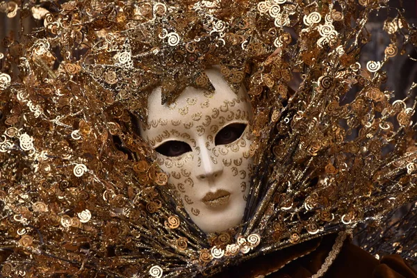 Traditionele Carnaval Venetiaanse Gouden Masker — Stockfoto