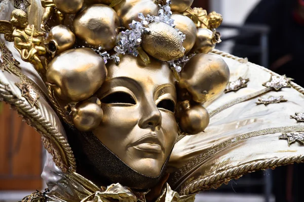 Traditionele Carnaval Venetiaanse Masker Met Bladgoud — Stockfoto